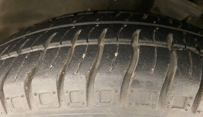 2014 Maruti Alto 800 LXI, Petrol, Manual, 30,643 km, Left Front Tyre Tread