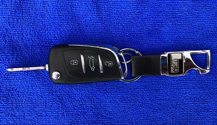 2021 Nissan MAGNITE XE 1.0 MT, Petrol, Manual, 17,784 km, Key Close Up