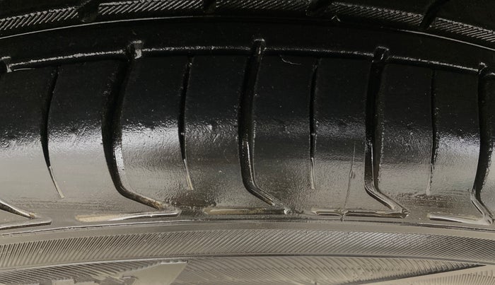 2014 Ford Ecosport TITANIUM 1.5L PETROL AT, Petrol, Automatic, 74,197 km, Right Front Tyre Tread