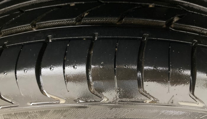 2014 Ford Ecosport TITANIUM 1.5L PETROL AT, Petrol, Automatic, 74,197 km, Left Rear Tyre Tread