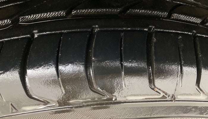 2014 Ford Ecosport TITANIUM 1.5L PETROL AT, Petrol, Automatic, 74,197 km, Left Front Tyre Tread