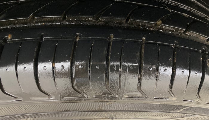 2014 Ford Ecosport TITANIUM 1.5L PETROL AT, Petrol, Automatic, 74,197 km, Right Rear Tyre Tread