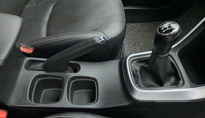 2018 Maruti S Cross ALPHA SHVS, Diesel, Manual, 50,354 km, Gear Lever