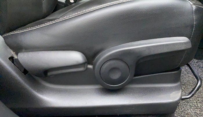 2018 Maruti S Cross ALPHA SHVS, Diesel, Manual, 50,354 km, Driver Side Adjustment Panel