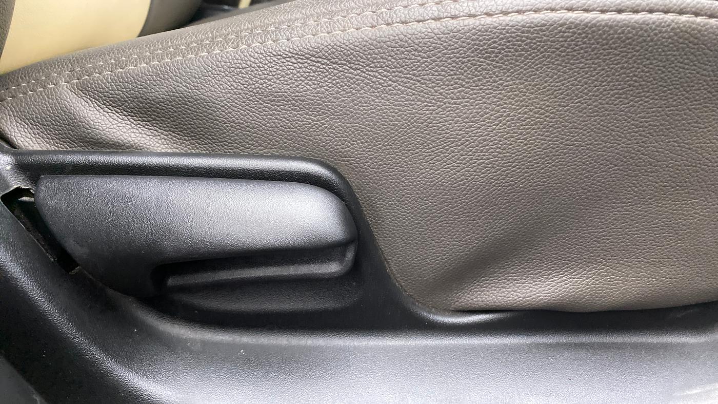 2017 Maruti Swift VXI OPT, Petrol, Manual, 24,078 km, Driver Side Adjustment Panel