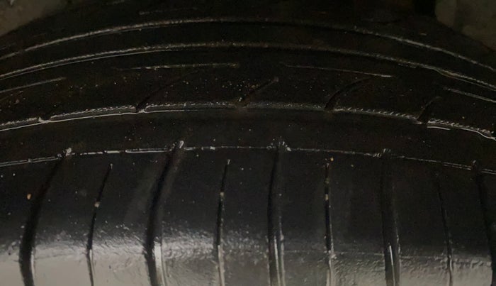 2019 Hyundai Creta SX AT 1.6 DIESEL, Diesel, Automatic, 1,12,217 km, Left Rear Tyre Tread