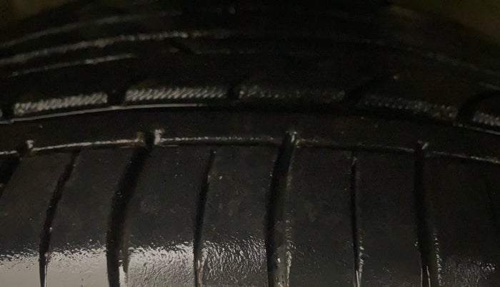 2019 Hyundai Creta SX AT 1.6 DIESEL, Diesel, Automatic, 1,12,217 km, Right Front Tyre Tread