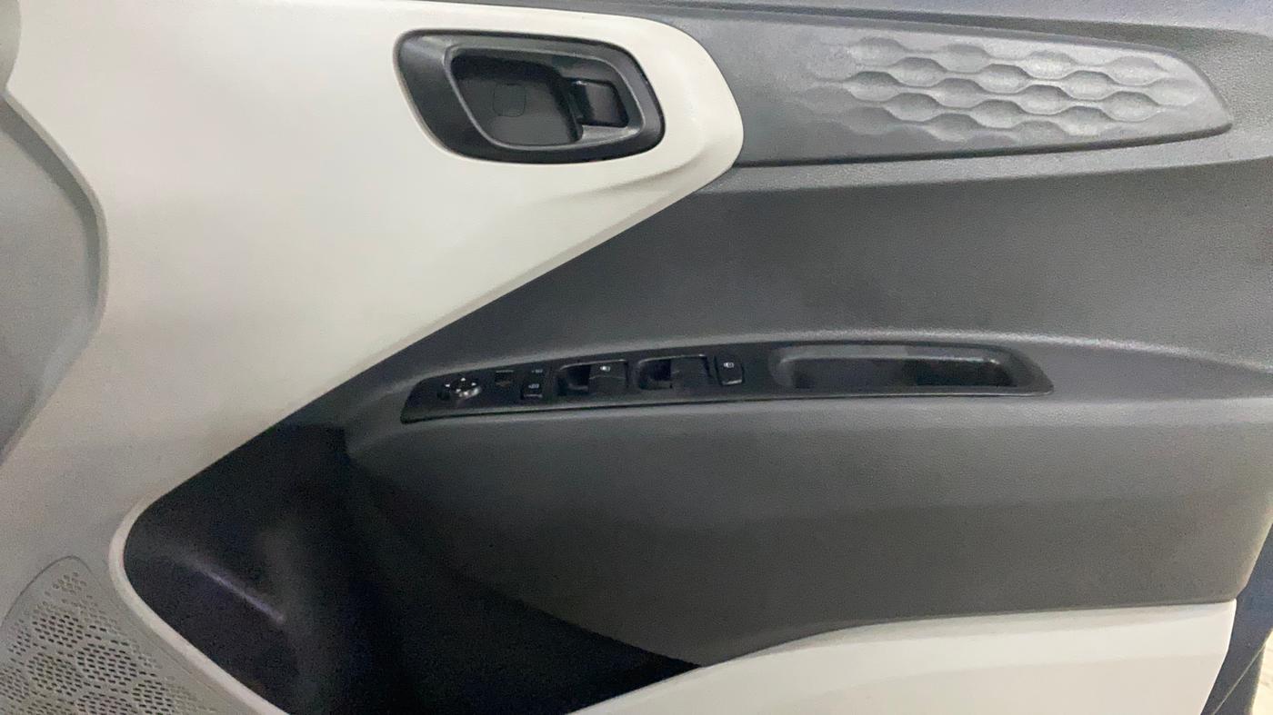 2022 Hyundai GRAND I10 NIOS MAGNA 1.2 KAPPA VTVT, Petrol, Manual, 17,674 km, Driver Side Door Panels Control