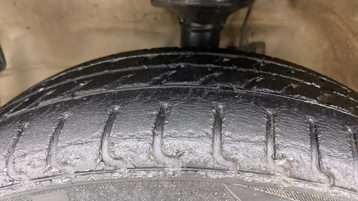 2011 Maruti Wagon R 1.0 VXI, Petrol, Manual, 83,001 km, Left Front Tyre Tread