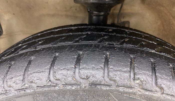 2011 Maruti Wagon R 1.0 VXI, Petrol, Manual, 83,001 km, Left Front Tyre Tread