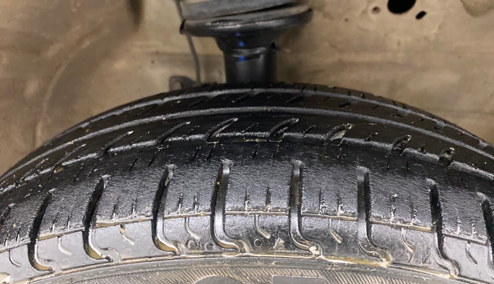 2011 Maruti Wagon R 1.0 VXI, Petrol, Manual, 83,001 km, Right Front Tyre Tread