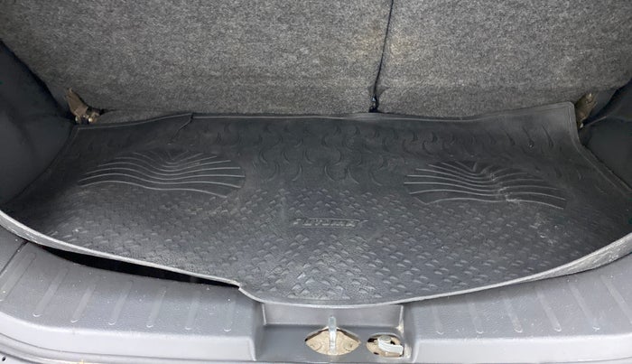 2011 Maruti Wagon R 1.0 VXI, Petrol, Manual, 83,001 km, Boot Inside
