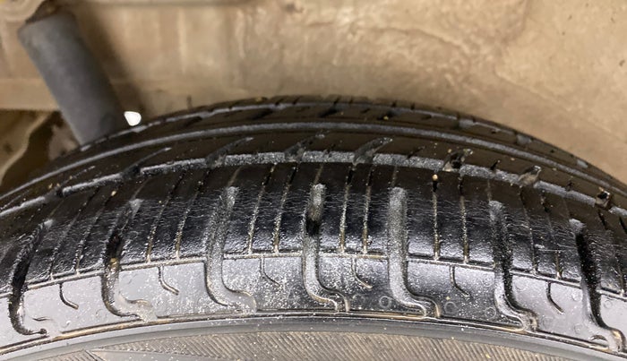 2011 Maruti Wagon R 1.0 VXI, Petrol, Manual, 83,001 km, Right Rear Tyre Tread
