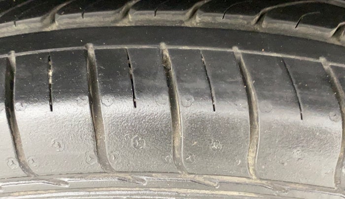 2021 Nissan MAGNITE XV PREMIUM, Petrol, Manual, 69,616 km, Right Rear Tyre Tread