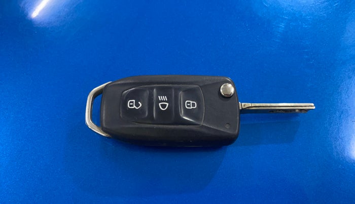 2018 Tata NEXON XM PETROL, Petrol, Manual, 42,617 km, Key Close Up