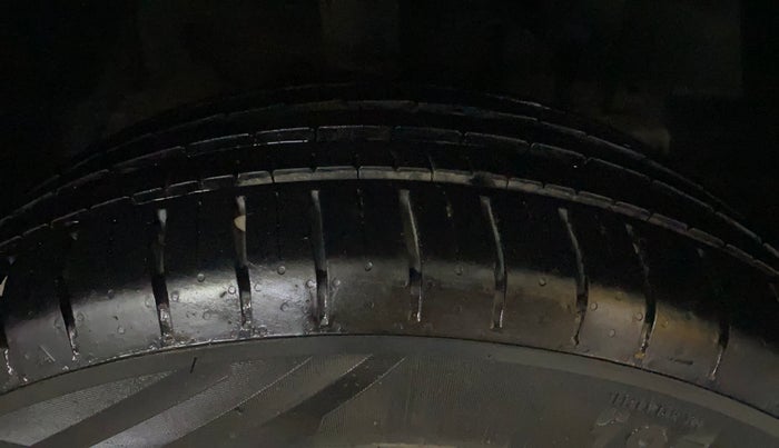 2018 Tata NEXON XM PETROL, Petrol, Manual, 42,617 km, Right Front Tyre Tread