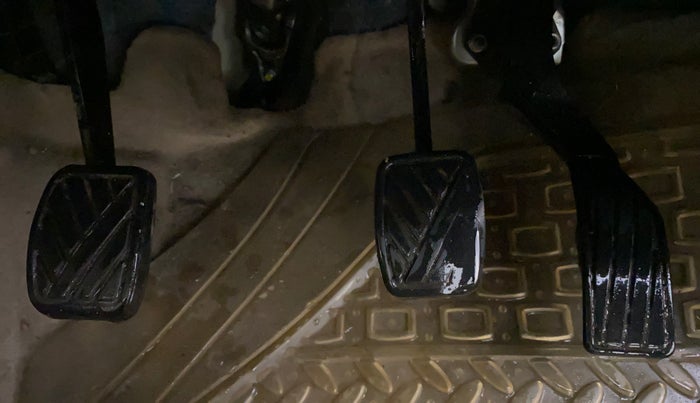 2017 Maruti Dzire VXI, Petrol, Manual, 91,710 km, Pedals