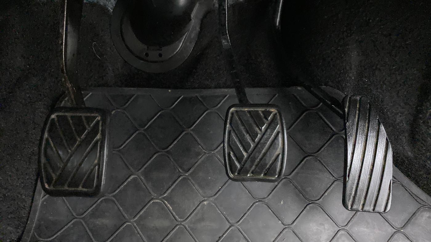 2014 Maruti Wagon R Stingray VXI, Petrol, Manual, 20,228 km, Pedals