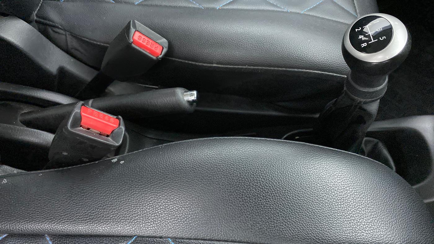2014 Maruti Wagon R Stingray VXI, Petrol, Manual, 20,228 km, Gear Lever