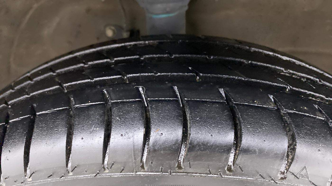 2014 Maruti Wagon R Stingray VXI, Petrol, Manual, 20,228 km, Right Front Tyre Tread
