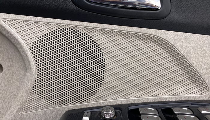 2021 Mahindra XUV300 W8(O), Diesel, Manual, 68,093 km, Speaker