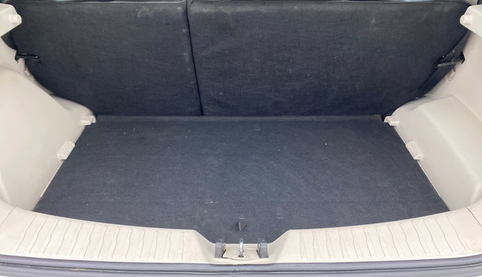 2021 Mahindra XUV300 W8(O), Diesel, Manual, 68,093 km, Boot Inside