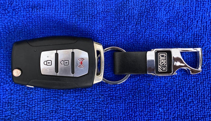 2021 Mahindra XUV300 W8(O), Diesel, Manual, 68,093 km, Key Close Up