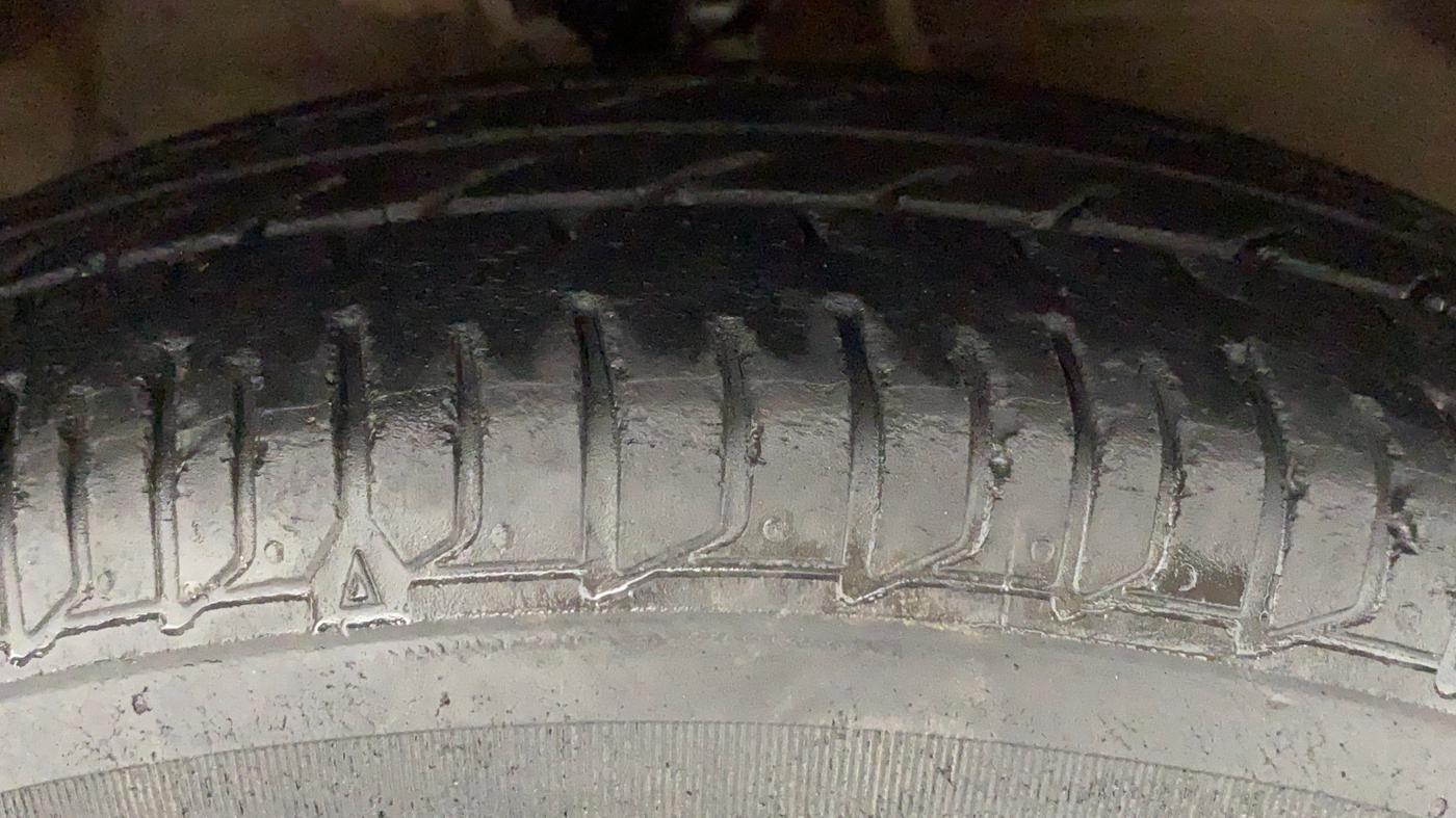 2011 Hyundai i10 SPORTZ 1.2, Petrol, Manual, 68,179 km, Right Front Tyre Tread