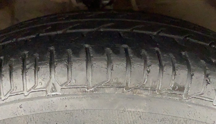 2011 Hyundai i10 SPORTZ 1.2, Petrol, Manual, 68,179 km, Right Front Tyre Tread