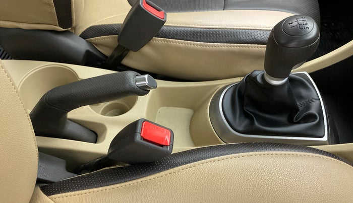 2017 Hyundai Verna FLUIDIC 4S 1.4 VTVT, Petrol, Manual, 42,258 km, Gear Lever