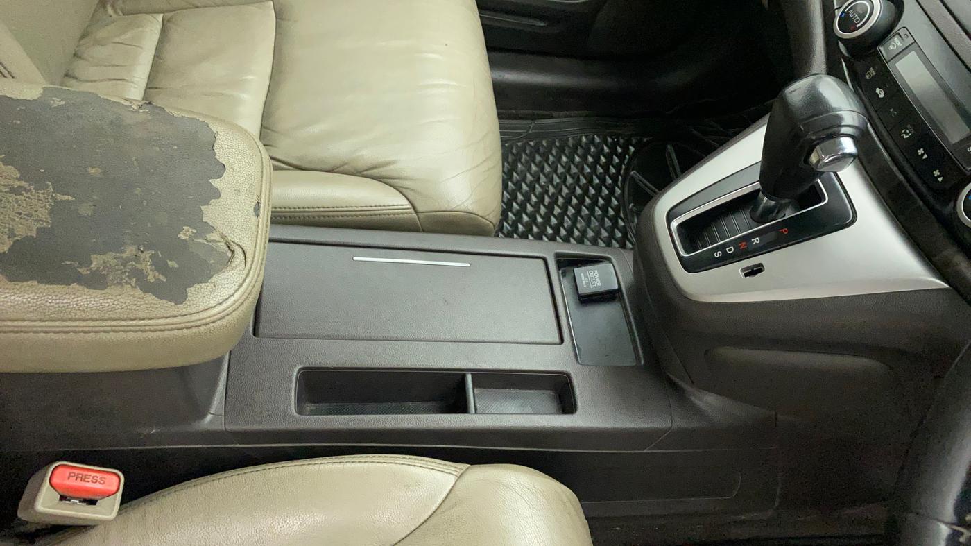 2015 Honda CRV 2.0L I-VTEC 2WD AT, Petrol, Automatic, 1,07,434 km, Gear Lever