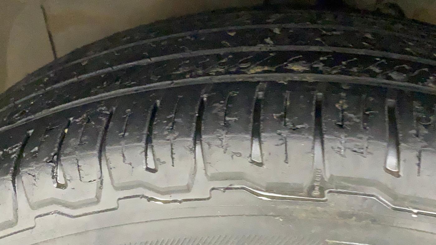 2015 Honda CRV 2.0L I-VTEC 2WD AT, Petrol, Automatic, 1,07,434 km, Left Front Tyre Tread