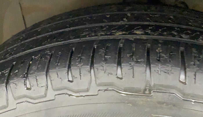 2015 Honda CRV 2.0L I-VTEC 2WD AT, Petrol, Automatic, 1,07,434 km, Left Front Tyre Tread
