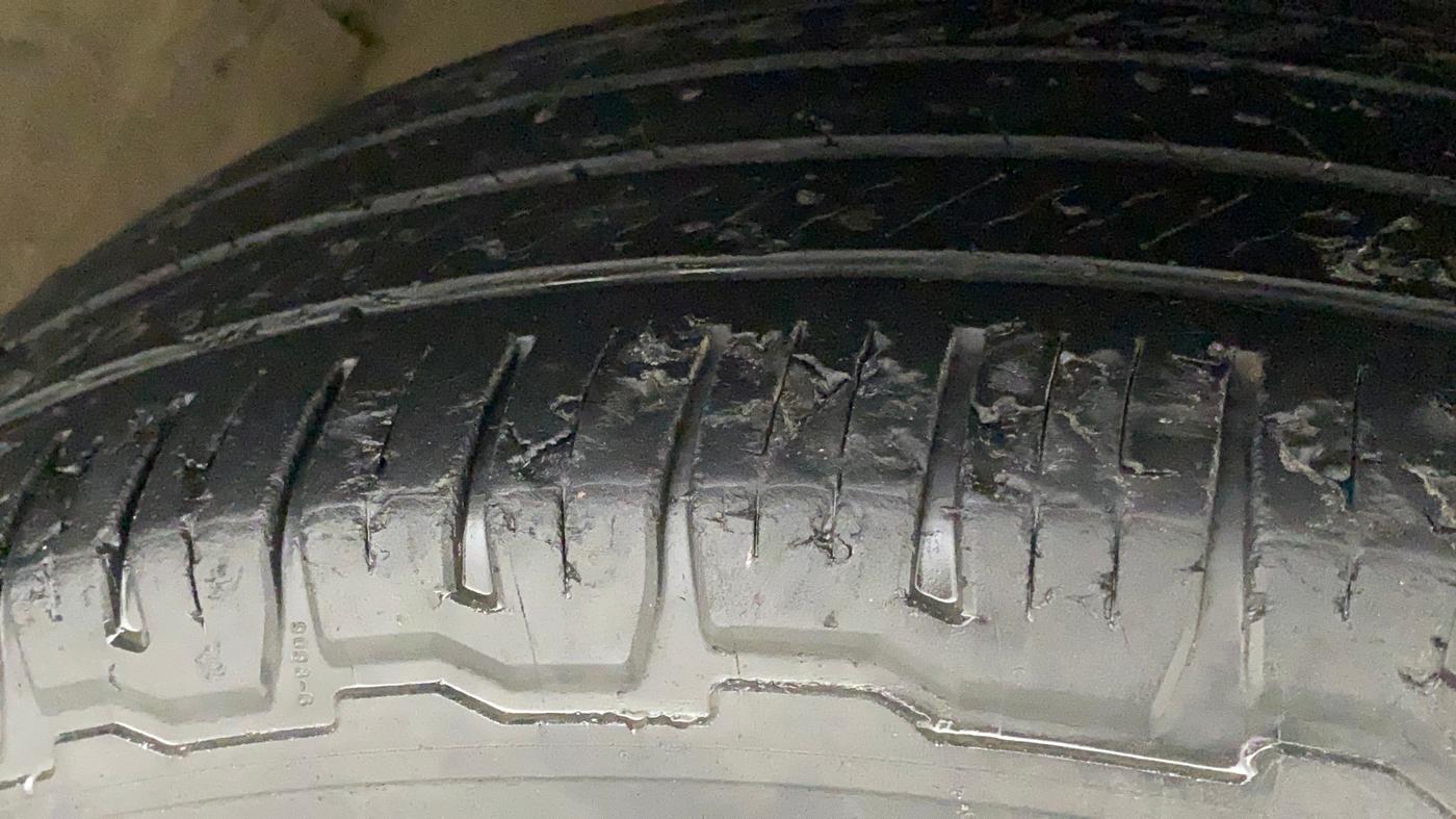 2015 Honda CRV 2.0L I-VTEC 2WD AT, Petrol, Automatic, 1,07,434 km, Right Front Tyre Tread