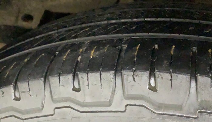 2015 Honda CRV 2.0L I-VTEC 2WD AT, Petrol, Automatic, 1,07,434 km, Left Rear Tyre Tread