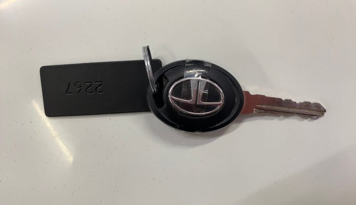 2015 Tata Zest XM 90PS DIESEL, Diesel, Manual, 32,782 km, Key Close Up