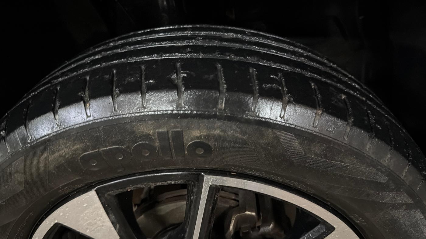 2021 Tata PUNCH CREATIVE  AMT, Petrol, Automatic, 74,710 km, Right Front Tyre Tread