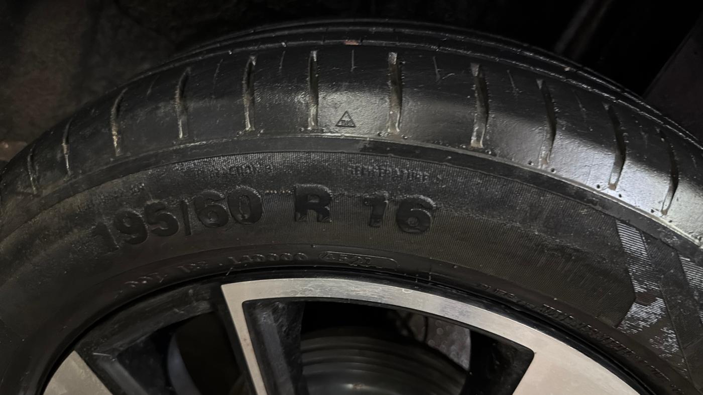2021 Tata PUNCH CREATIVE  AMT, Petrol, Automatic, 74,710 km, Left Rear Tyre Tread