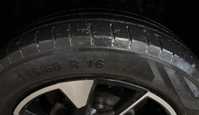 2021 Tata PUNCH CREATIVE  AMT, Petrol, Automatic, 74,710 km, Left Front Tyre Tread