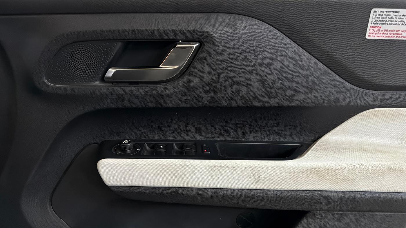 2021 Tata PUNCH CREATIVE  AMT, Petrol, Automatic, 74,710 km, Driver Side Door Panels Control