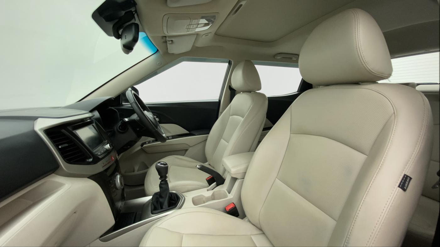 2019 Mahindra XUV300 1.2 W8 OPT, Petrol, Manual, 13,538 km, Right Side Front Door Cabin