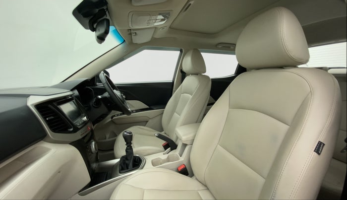 2019 Mahindra XUV300 1.2 W8 OPT, Petrol, Manual, 13,538 km, Right Side Front Door Cabin