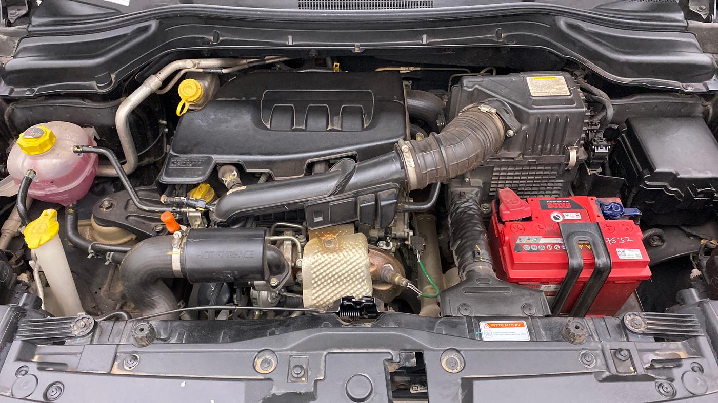 2019 Mahindra XUV300 1.2 W8 OPT, Petrol, Manual, 13,538 km, Open Bonet