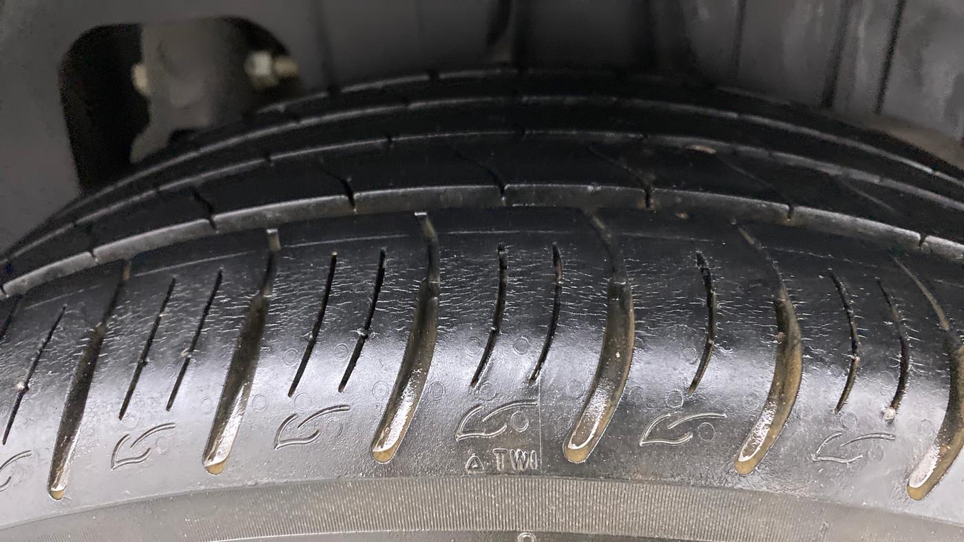 2019 Mahindra XUV300 1.2 W8 OPT, Petrol, Manual, 13,538 km, Left Rear Tyre Tread