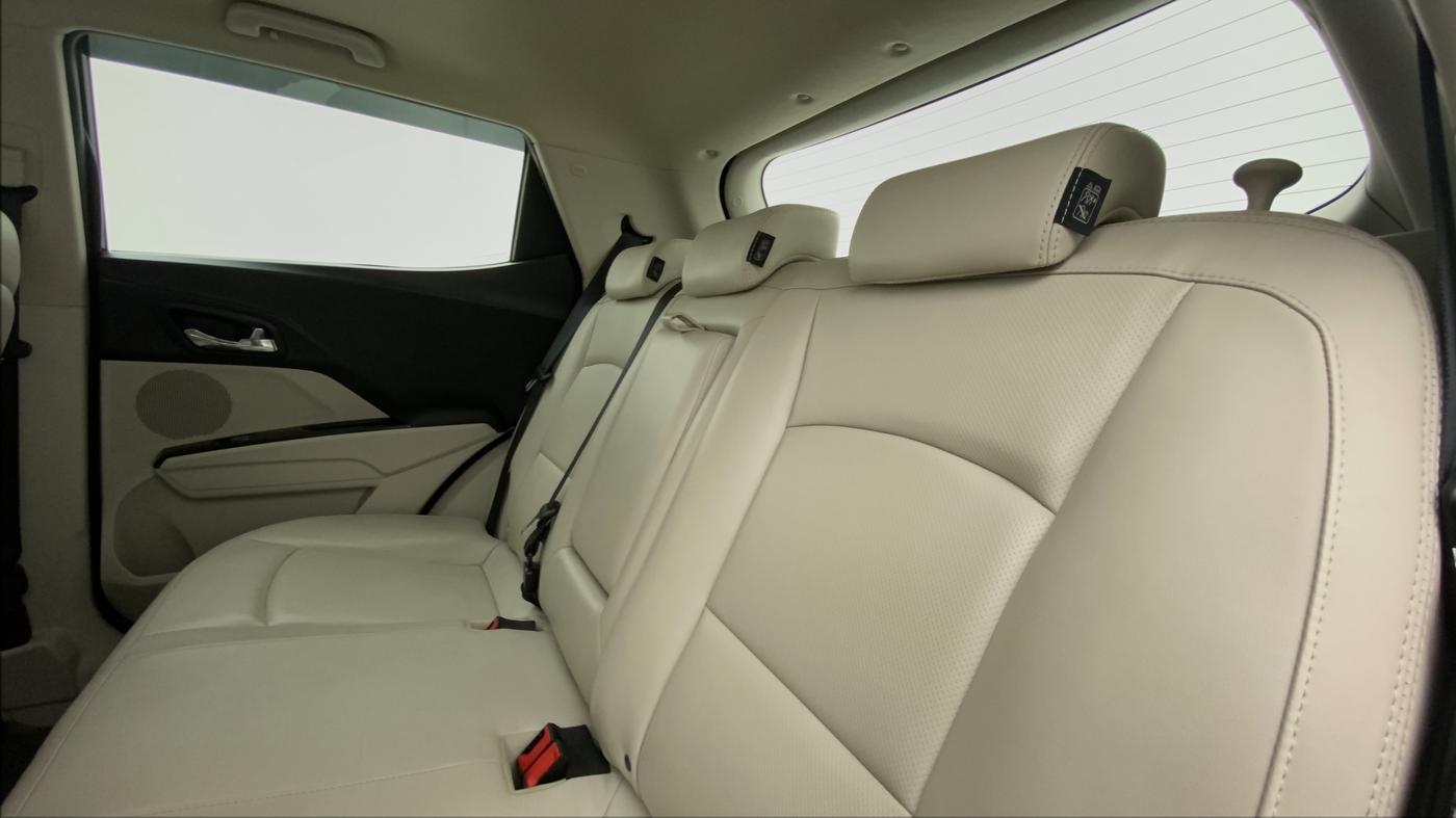 2019 Mahindra XUV300 1.2 W8 OPT, Petrol, Manual, 13,538 km, Right Side Rear Door Cabin