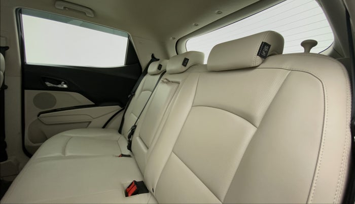 2019 Mahindra XUV300 1.2 W8 OPT, Petrol, Manual, 13,538 km, Right Side Rear Door Cabin