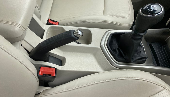 2019 Mahindra XUV300 1.2 W8 OPT, Petrol, Manual, 13,538 km, Gear Lever