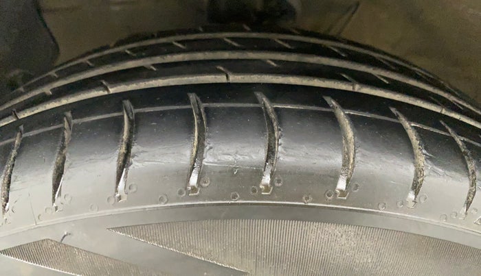 2019 Hyundai NEW SANTRO SPORTZ CNG, CNG, Manual, 81,833 km, Left Front Tyre Tread