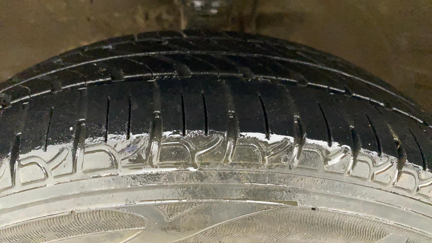 2010 Maruti Wagon R 1.0 VXI, Petrol, Manual, 76,423 km, Left Front Tyre Tread