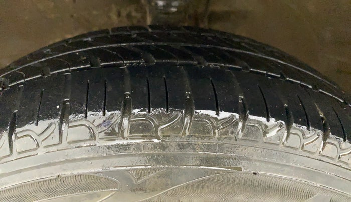 2010 Maruti Wagon R 1.0 VXI, Petrol, Manual, 76,423 km, Left Front Tyre Tread